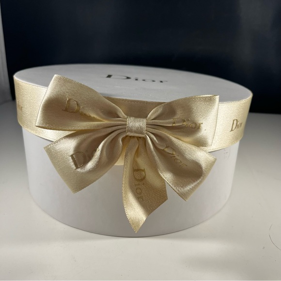 Dior White/Gold Round Hat Box W/ Pillow- 9 1/4” Diameter- Empty - Picture 2 of 16